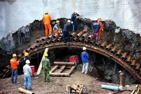 乌海隧道钢花管支护案例